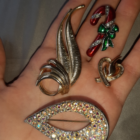 Set of 4 pins, brooches - Picture 4 of 4